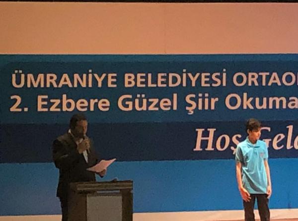 Ümraniye belediyesi  ezbere şiir okuma ödül töreni yapıldı.